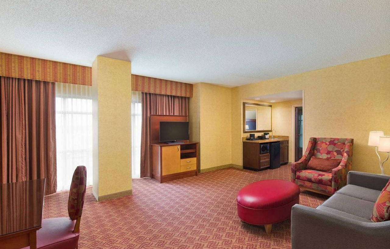 Embassy By Hilton Charlotte Golf & 3*