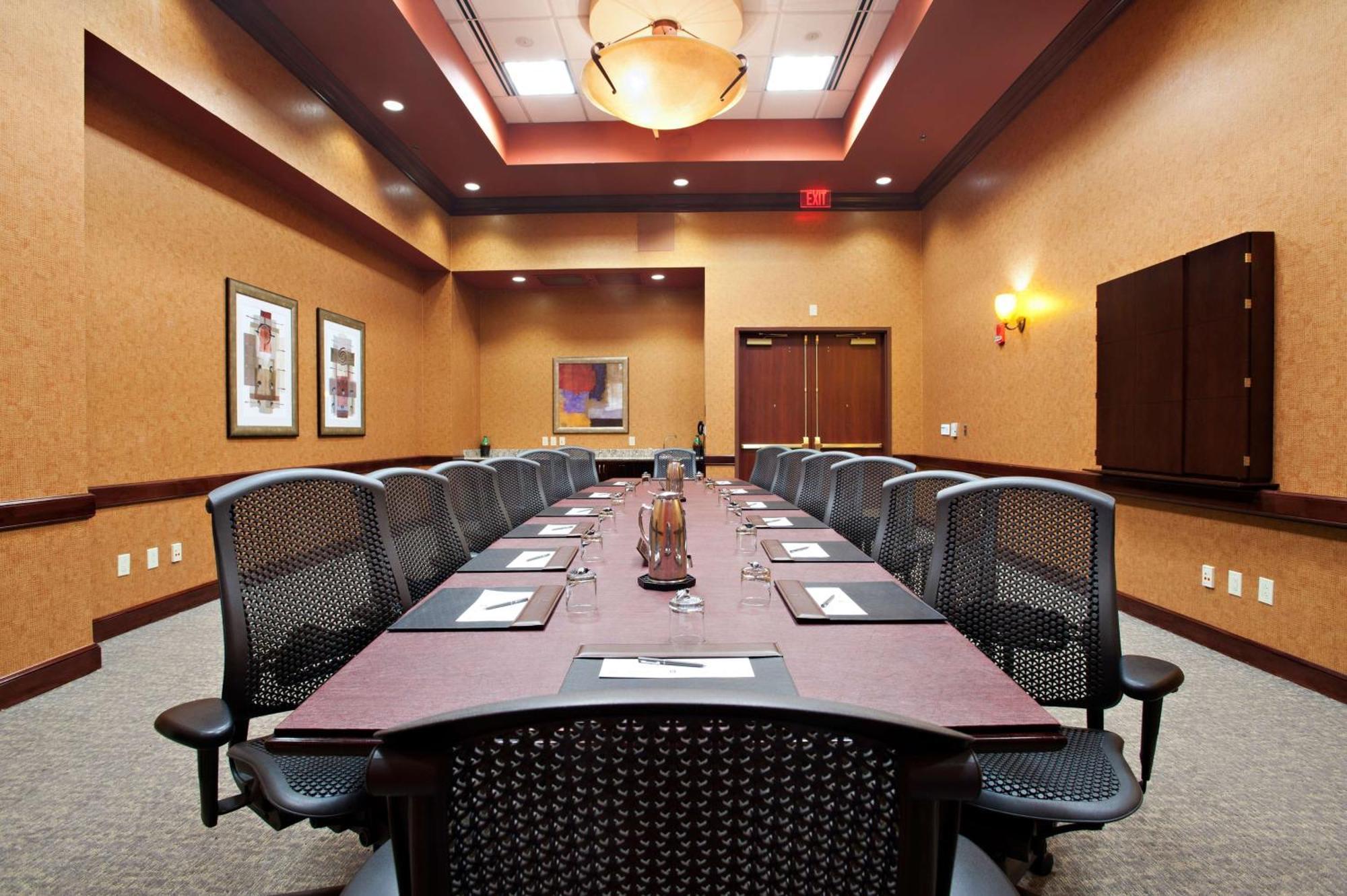 Embassy By Hilton Charlotte Golf & Concord