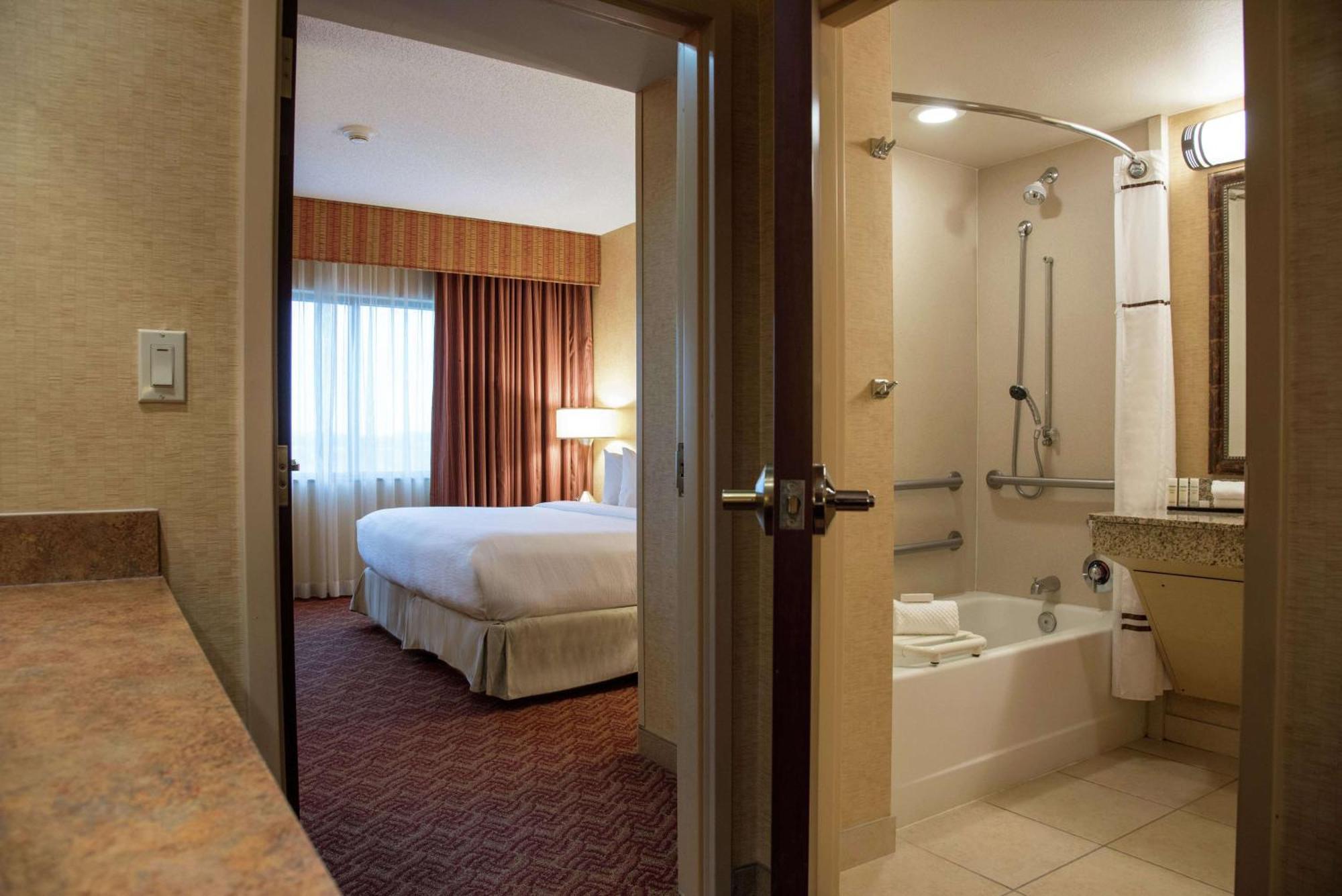 Embassy By Hilton Charlotte Golf & Resort Concord