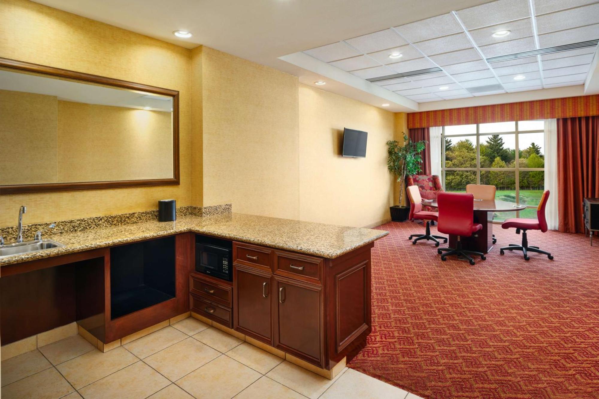 Embassy By Hilton Charlotte Golf & Resort