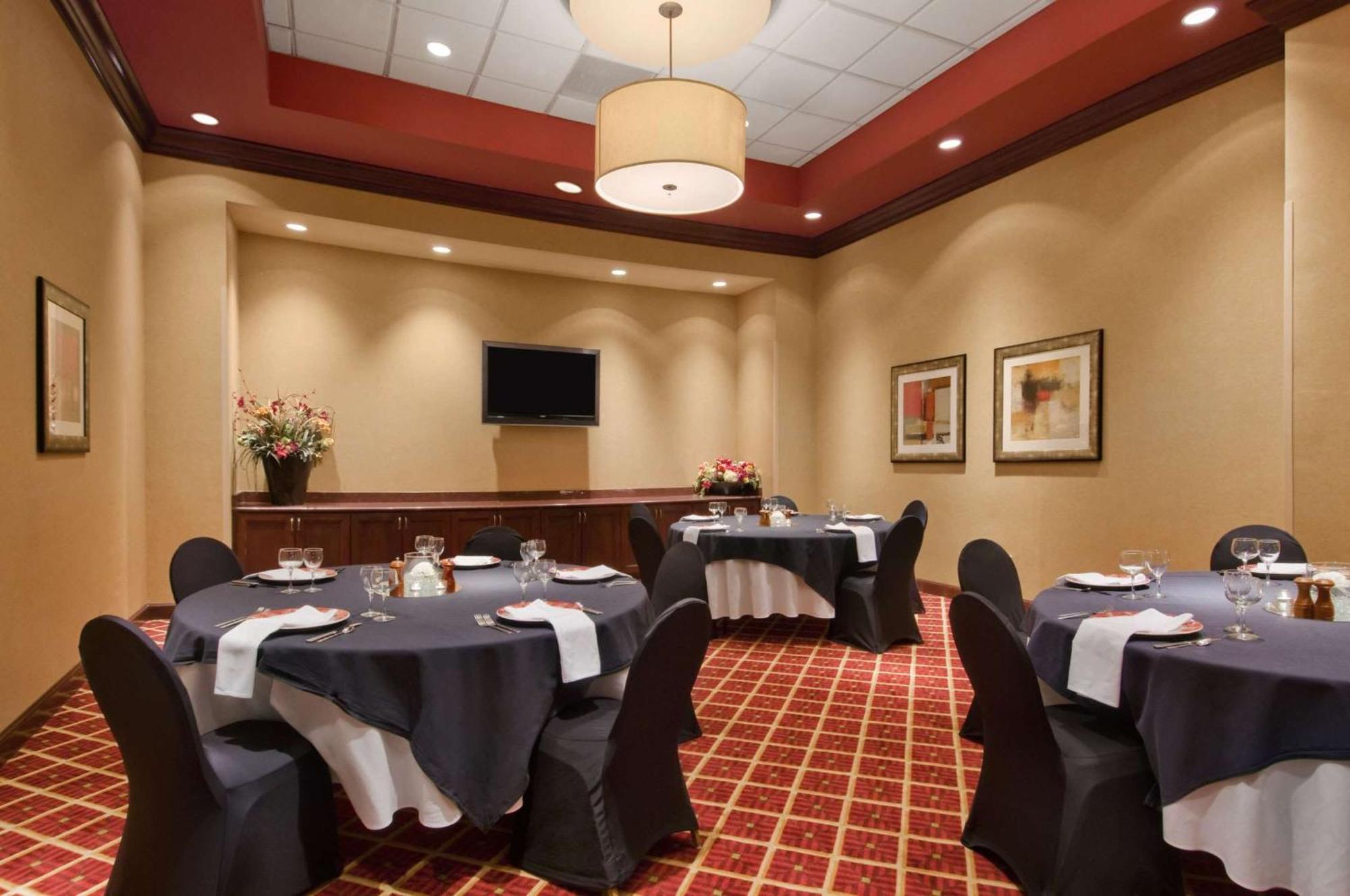 Resort Embassy By Hilton Charlotte Golf & 3*