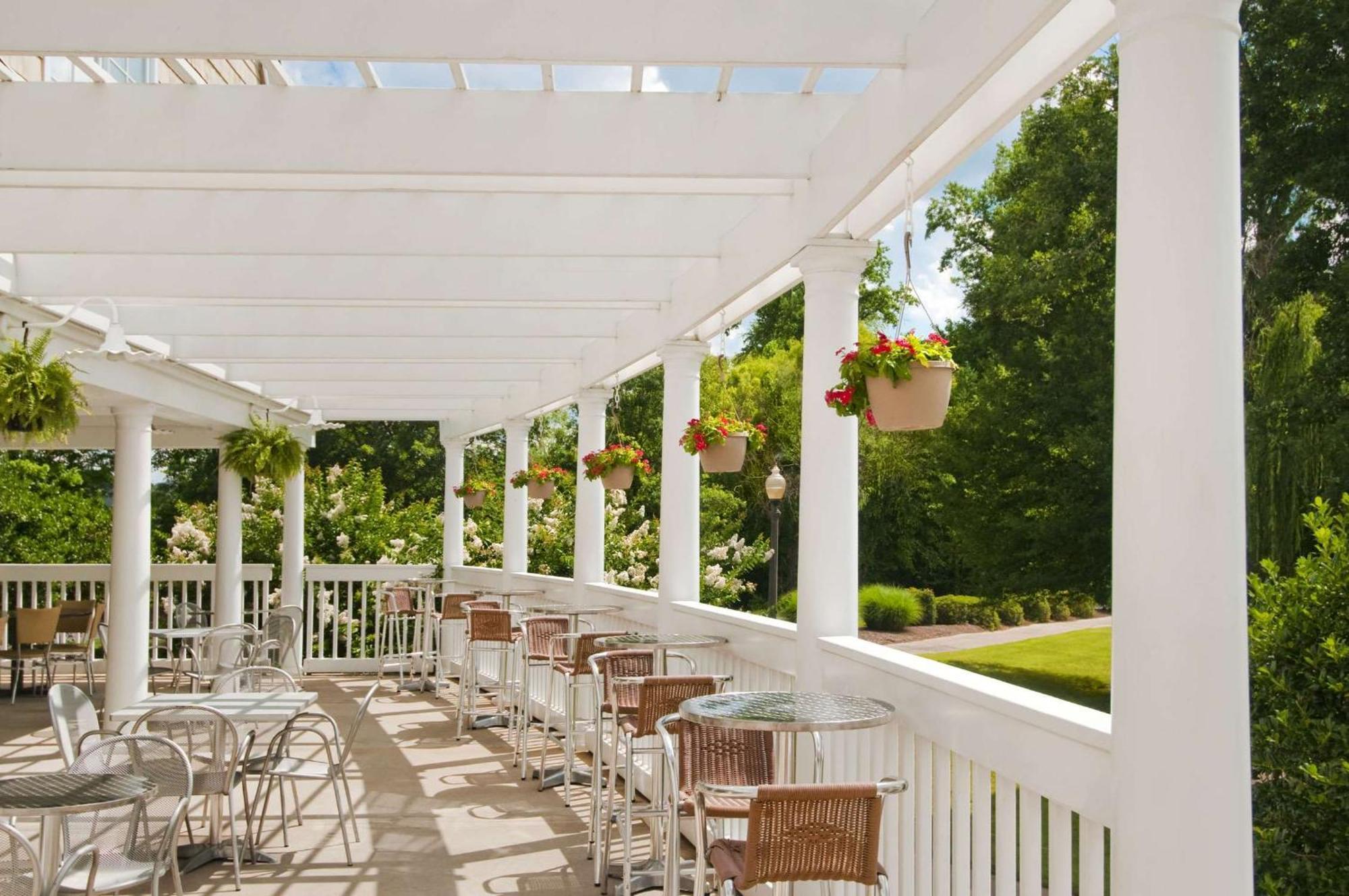 Embassy By Hilton Charlotte Golf & Resort