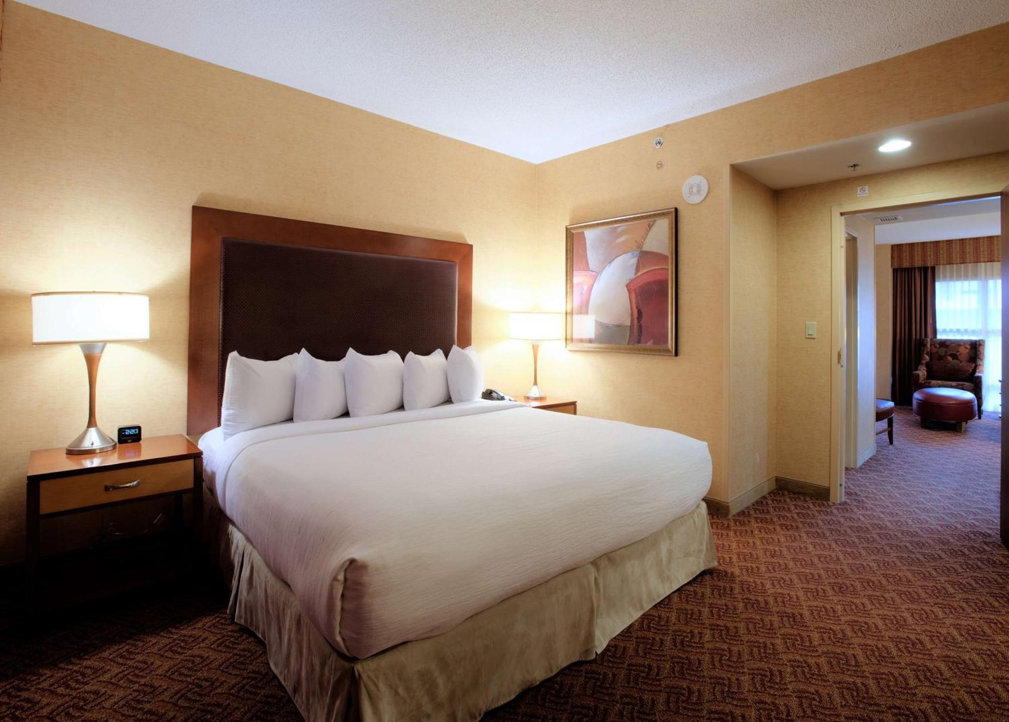 Embassy By Hilton Charlotte Golf &