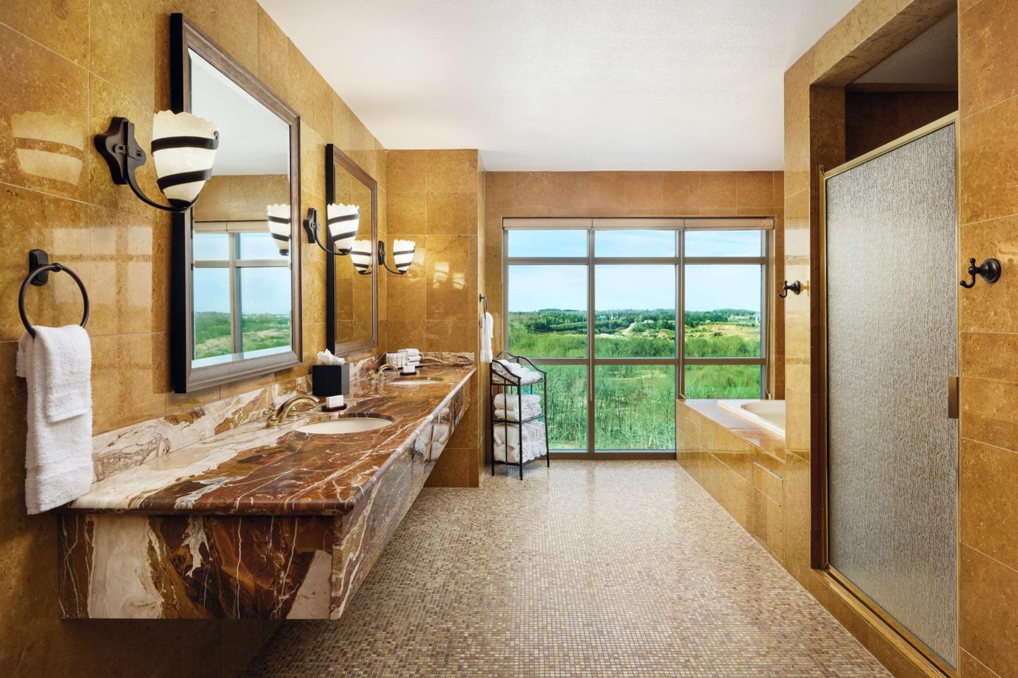 Embassy By Hilton Charlotte Golf &