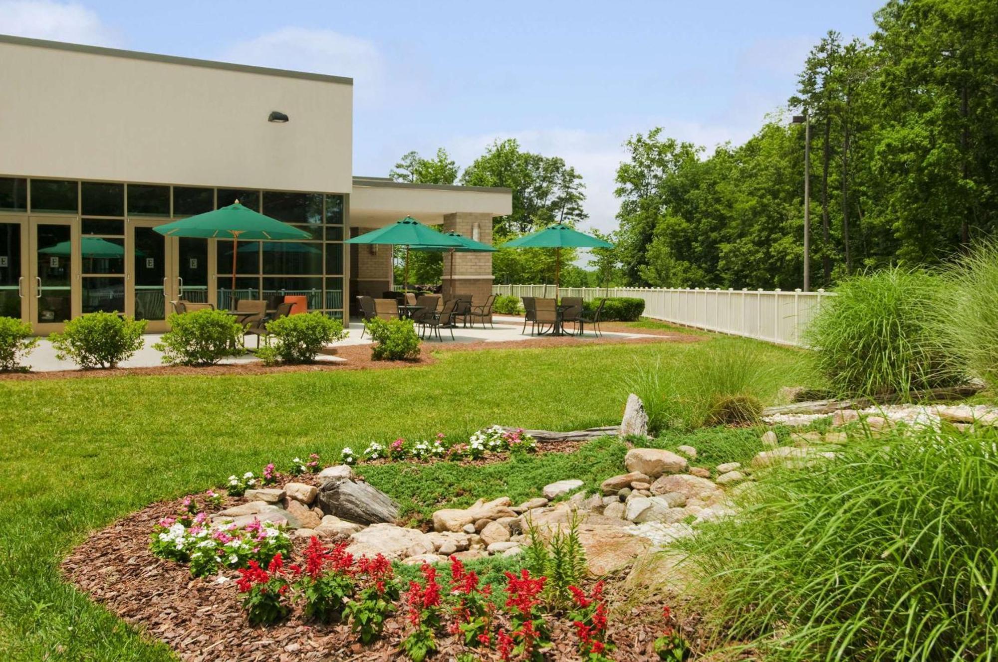 Embassy By Hilton Charlotte Golf & 3* Concord