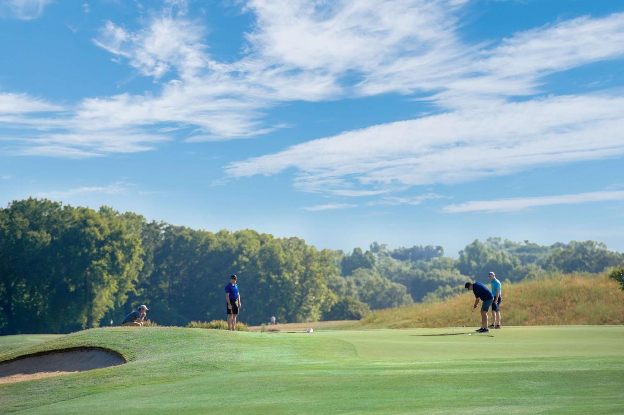 Embassy By Hilton Charlotte Golf &