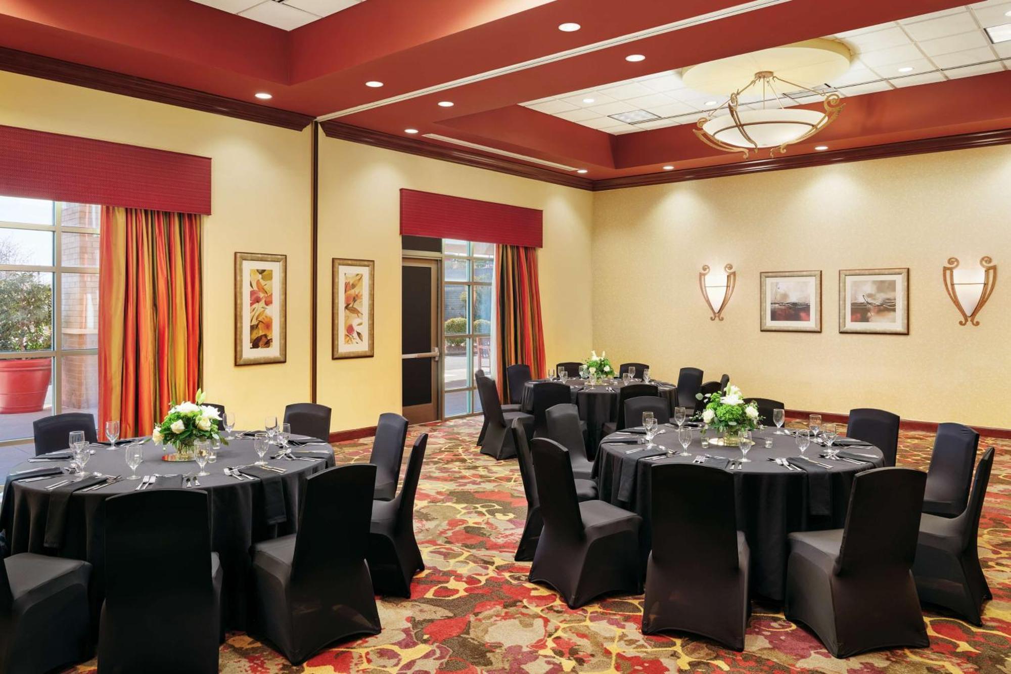 Embassy By Hilton Charlotte Golf & 3* Concord